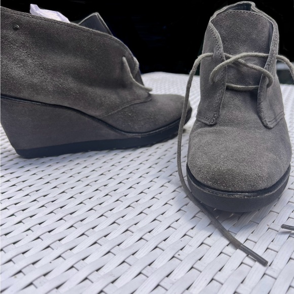 COACH Wedge Ankle boot w/ Gray suede leather - Picture 4 of 8